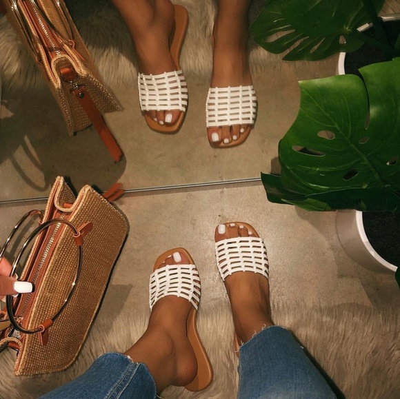 🚨//The Isla// White caged Sandal - Picture 2 of 8